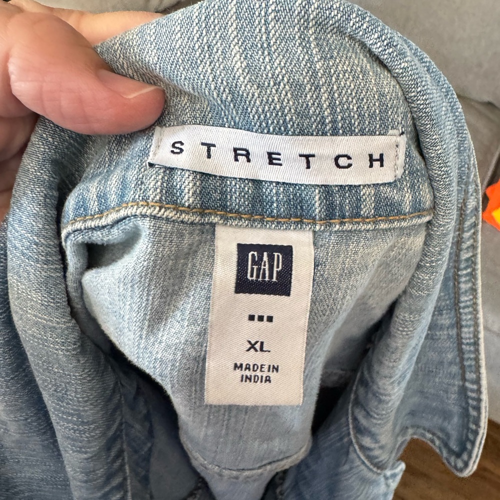 GAP Women's Sky Blue Jean Jacket - Picture 3 of 3